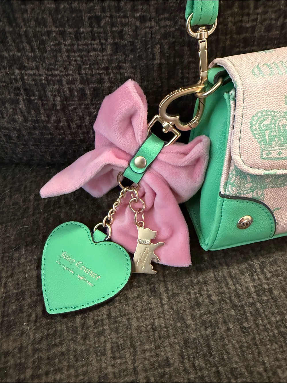 Juicy Couture EXCLUSIVE Crossbody Bag Adjustable - Picture 4 of 10